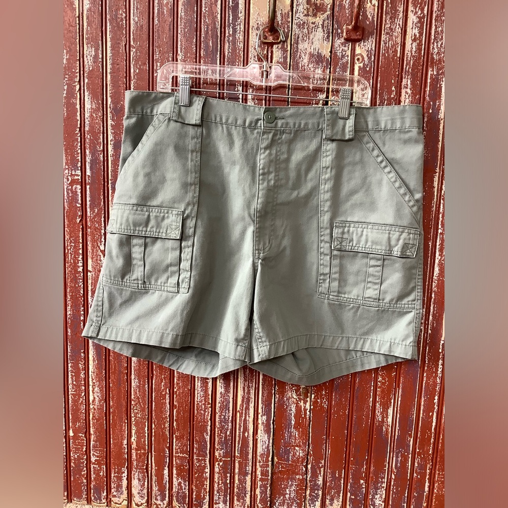 Weekender - Cargo Shorts - Green size 42